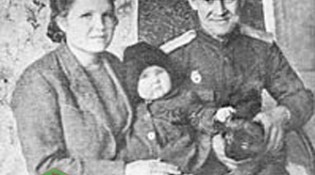 А.П. Моисеев с семьей и Каро.