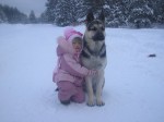 Сол с Полинкой  зимой на прогулке